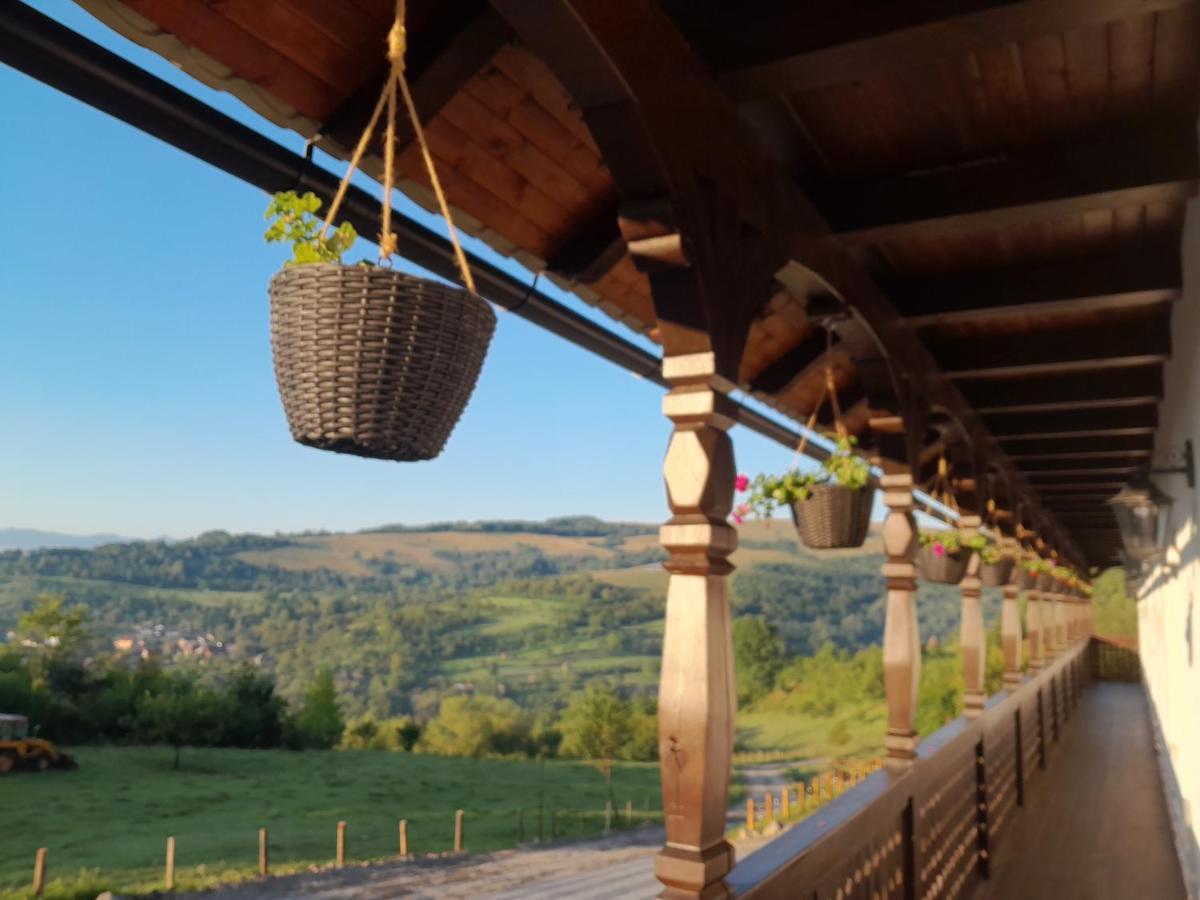 Appartamento Mosia Dar In Rai Berbesti Esterno foto